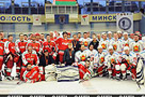 Команда Лукашенко выиграла «бронзу» любительских соревнований по хоккею