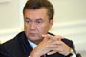 Янукович обещает скорую смену режима в Беларуси