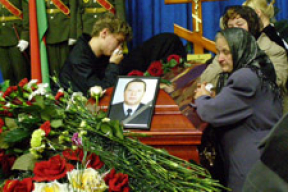 С погибшими членами экипажа ИЛ-76 простились сотни белорусов