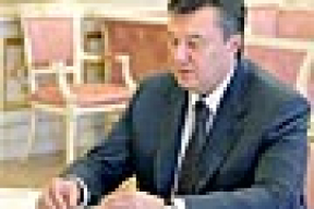 Со служебного автомобиля Януковича сняли спецномера