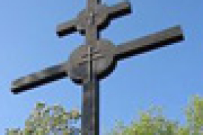 В деревне Дражно установлен крест в память о мирных жителях, уничтоженных партизанами