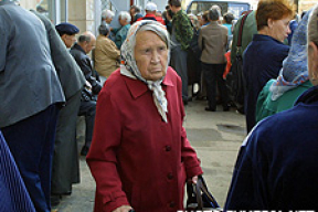 С выходом на пенсию белорусам придется повременить