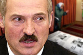 The Guardian посоветовала Лукашенко «сбрить кошмарные усы»