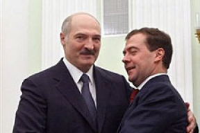 Кремль спасает Лукашенко