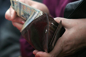 Среднего белоруса ограбили на 78 долларов в месяц