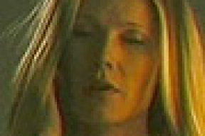 Гвинет Пэлтроу снова показала грудь