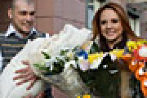 Муж забрал МакSим из роддома (фотофакт)