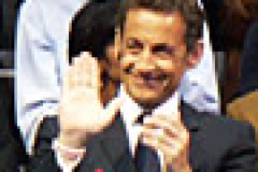 Саркози и Меркель надели бело-красно-белые браслеты «За свободу» (фотофакт)