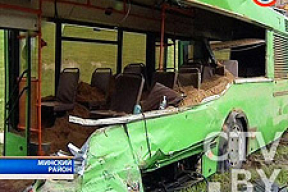 Пассажирский автобус попал в аварию в Гатово (фото)