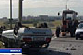 Иномарка протаранила трактор на 33-м километре минской кольцевой дороги (фото)