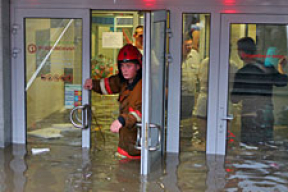 Магазины оценивают ущерб от потопа сотнями тысяч долларов