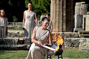В Греции зажжен огонь Олимпиады-2010