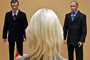 В Минске показывают кукольных Путина и Медведева (фотофакт)
