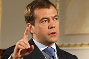 Медведев призвал Лукашенко быть более сдержанным в высказываниях