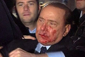 Сильвио Берлускони отправили в нокдаун (фото)