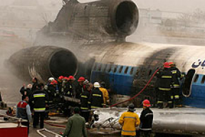 В Иране Ту-154 развалился при незапланированной посадке (Фото)