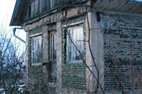 Под Минском построен дом из «стеклянных кирпичей» (фото)