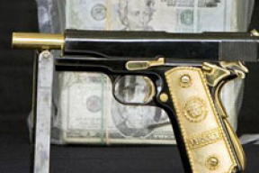 Золотые пистолеты наркобаронов (фото)