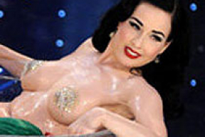 Дита фон Тиз обозвала Мадонну психом и искупалась голой (фото + видео)