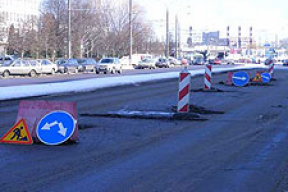 Почему белорусские дороги после зимы превратились в выбоины?