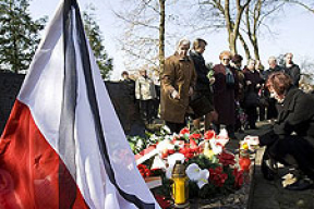 Белорусские власти не спешат разделить траур Польши