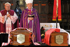 В Кракове прощаются с Лехом и Марией Качиньскими