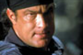 Стивена Сигала обвиняют в сексуальном домогательстве