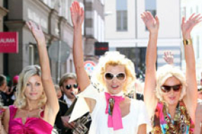 В Риге и Одессе прошли «самые позитивные» парады блондинок (фоторепортаж)