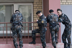 Облавы в офисах кампании «Говори правду». Сергей Возняк на Окрестина (фото)