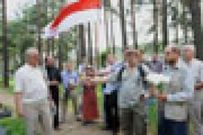 Представители демократической общественности отдали дань памяти деятелям, внесшим вклад в строительство белорусской независимости (фото)