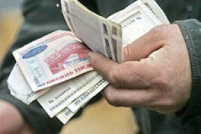 Средней зарплаты в 500 долларов в этом году белорусы не увидят