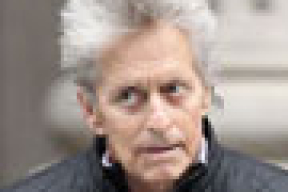 Майкл Дуглас, больной раком, находится в тяжелом состоянии