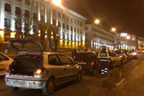 Многослойный «бутерброд» на проспекте Независимости и водоплавающий Volkswagen (фото)