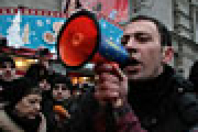 Центризбирком пикетировали с требованием выделить дополнительный телеэфир (фото)