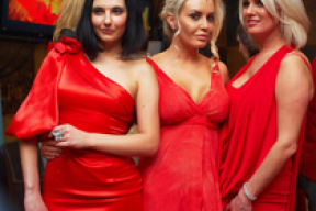 Жена Сидорского выбрала «Красное платье» (фото)