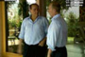 Путин довел Берлускони до обморока, вырезав у оленя сердце и подарив коллеге