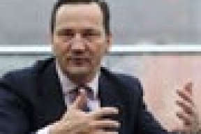 Сикорски предсказывает Лукашенко бегство из собственной страны