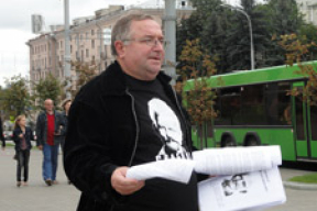 В центре Минска провели пикет в поддержку Беляцкого (фото)