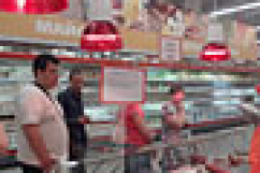 У Магілёўскім супермаркеце мяса прадаюць па кілаграму на чалавека (фотафакт)