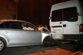 Пьяный белорусский дипломат разбил три автомобиля (фото)