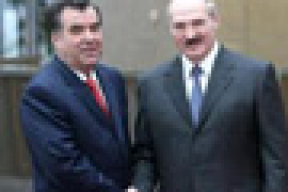 Лукашенко летит в Таджикистан на встречу c Рахмоном, который тоже правит страной уже 17 лет