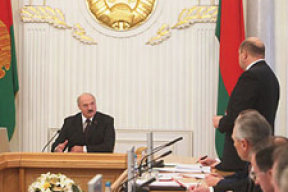 Лукашенко объединился со своим помощником Ткачевым против Мясниковича и Румаса