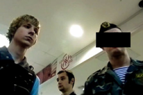 Захваченного охранником «Рублевского» журналиста освободил спецназ МВД