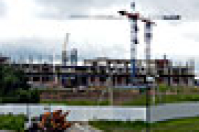 Стройка у Комсомольского озера: без комментариев, но под бдительной охраной (фото)