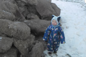 В Минске соорудили «альпийские горки» из грязного снега