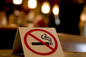 В Беларуси запретят курить в ресторанах