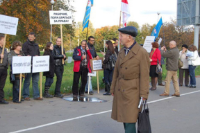 «Нищими и покорными людьми управлять проще?»