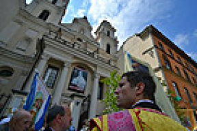 Католики прошли по центральному проспекту Минска с Дарами Божьими