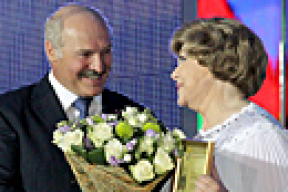 Лукашенко — Пьехе: «То, что вы подвернули ногу, в этом огромный символ»