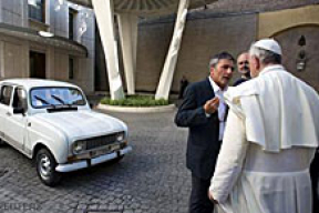 «Новый» автомобиль понтифика и любимые авто православных патриархов